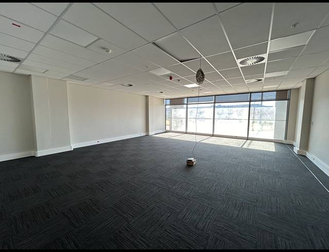 114M² BUILDING TO LET IN FORESHORE